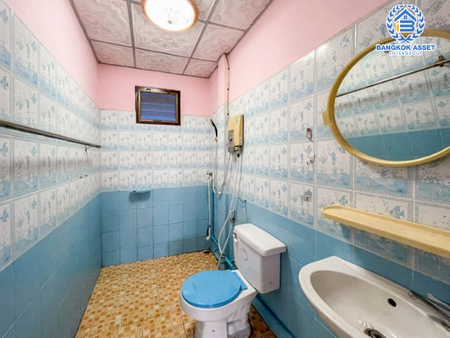 *****บ้านเดี่ยวมือสองย่านสมุทรปราการ ม.ซอยหลอดปิ้ง ประชาอุทิศ 90 เนื้อที่กว้างขวางถึง 67 ตร.ว. ฟังก์ชัน 4 ห้องนอน 2 ห้องน้ำ 2 ที่จอดรถ แถมฟรี! 5 เครื่องปรับอากาศ สภาพดี บนทำเลแห่งการเดินทาง เชื่อมต่อถ.ประชาอุทิศ-วัดคู่สร้าง, ถ.กาญจนาภิเษก